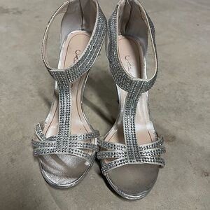 Caparros Silver Women's Heels size 6